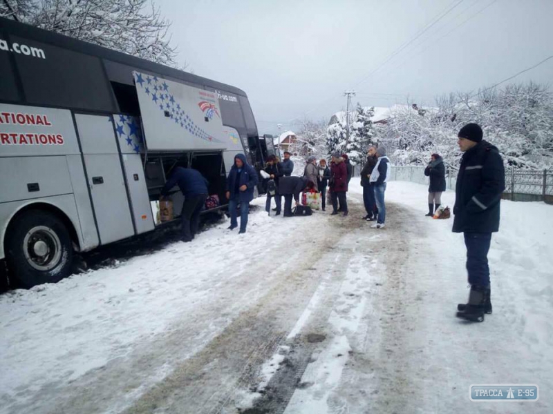 Автобус с пассажирами, следовавший из Одессы в Италию, съехал в кювет