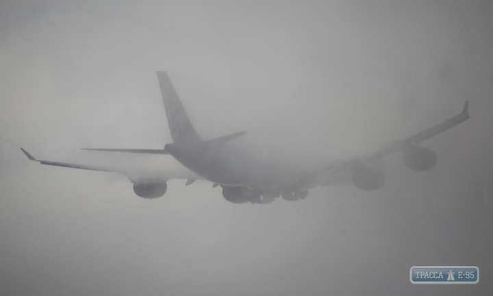 Одессу заволокло туманом, в аэропорту отменен ряд рейсов