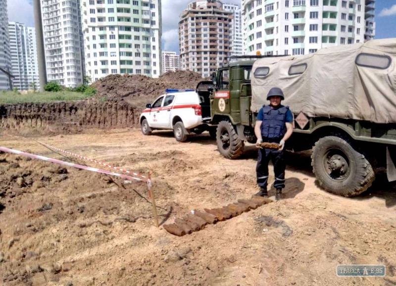 Рабочие нашли 18 артснарядов на стройке в Одессе (фото)