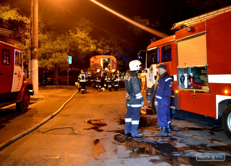 Ночной пожар в многоэтажке в Одессе: сгорели электрокабели по всей высоте здания