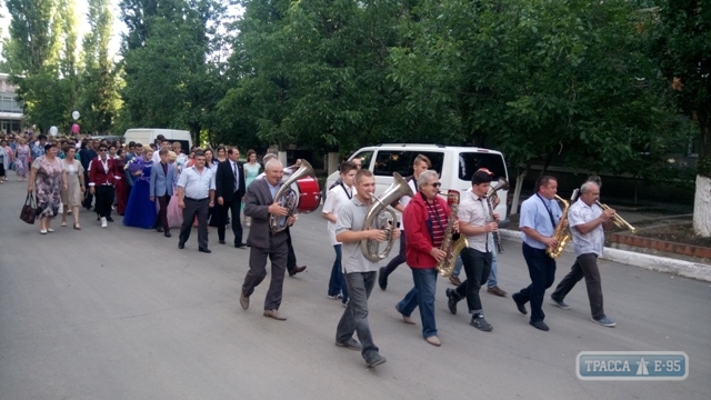 Выпускники всех школ города Рени вместе отметили выпускной вечер