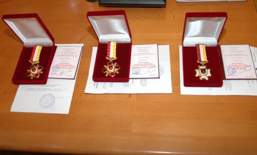 Мэр Одессы вручил награды юному чемпиону, президенту федерации бокса и владельцу дельфинария