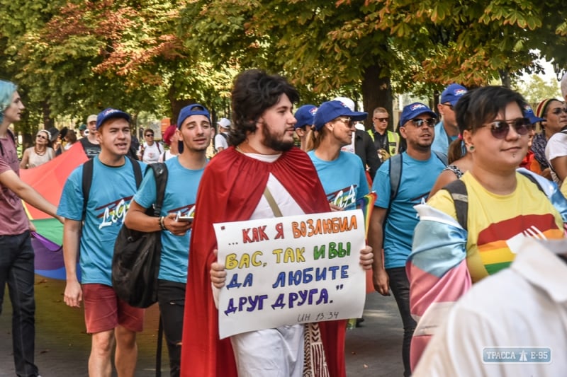ЛГБТ-марш прошел в Одессе под усиленной охраной полиции (фоторепортаж)