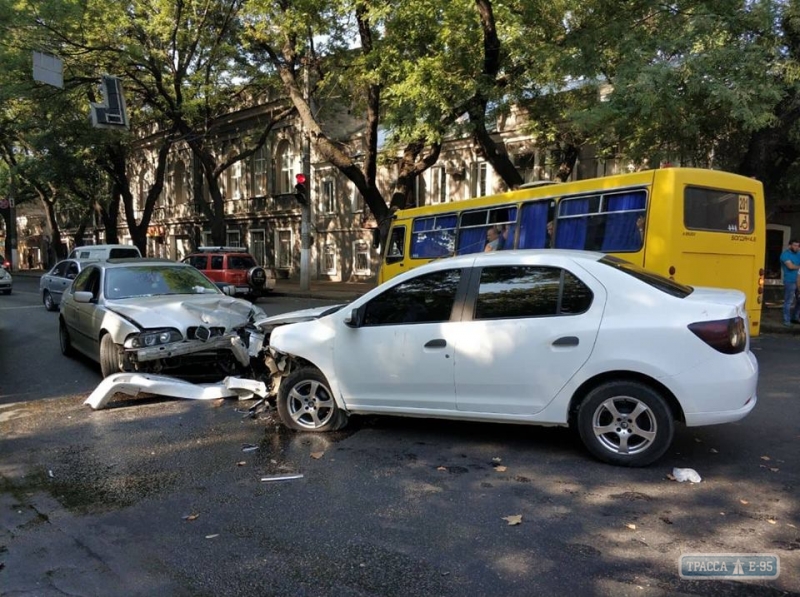 Одессит пострадал в утреннем ДТП на Богдана Хмельницкого