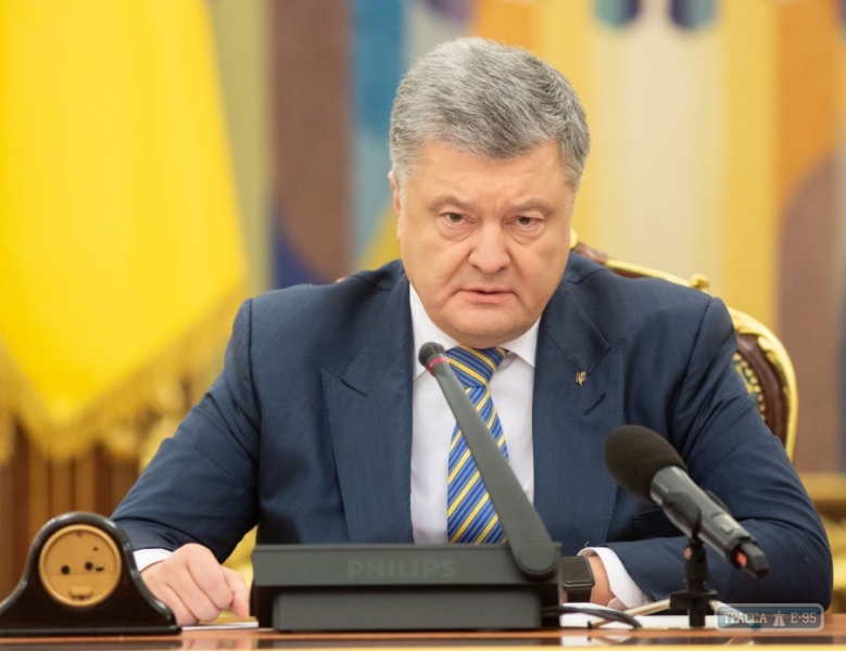 Президент Украины подписал указ о военном положении в стране 