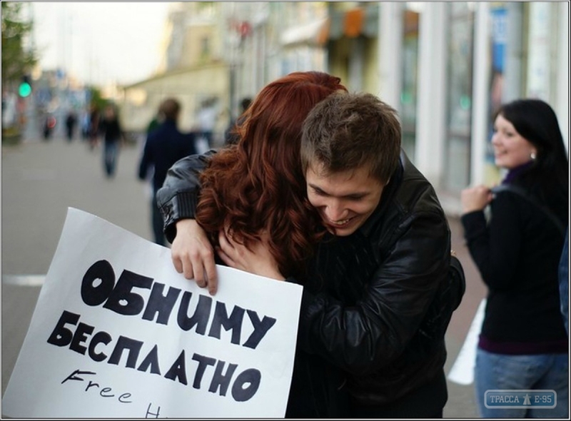 Полиция Одессы задержала творческую банду: они обнимали и грабили