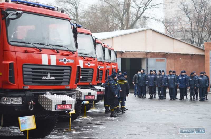 Одесские спасатели получили пять новых пожарных автомобилей