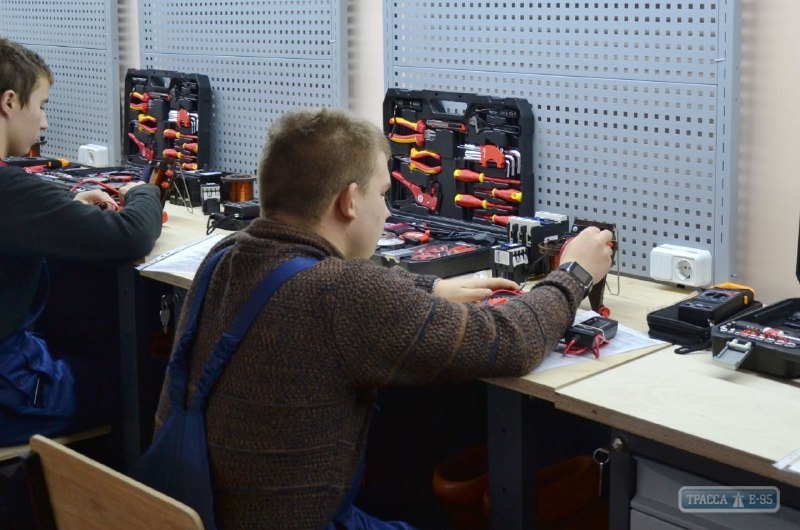 В Балтском и Подольском районах созданы современные учебно-практические центры для слесарей и швей