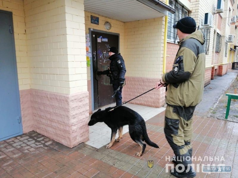 Правоохранители снова искали бомбу в многоэтажке на поселке Котовского в Одессе