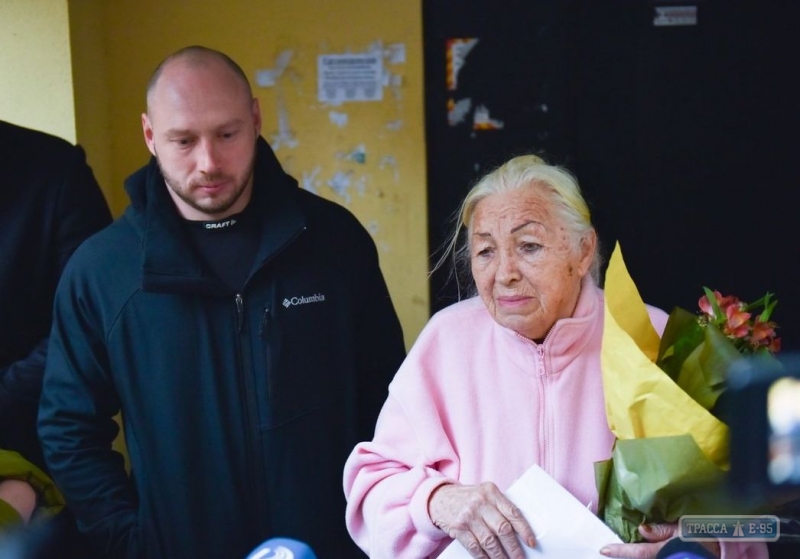 Одесский городской голова отметил бабушку моряка за настойчивость в спасении Андрея Новичкова