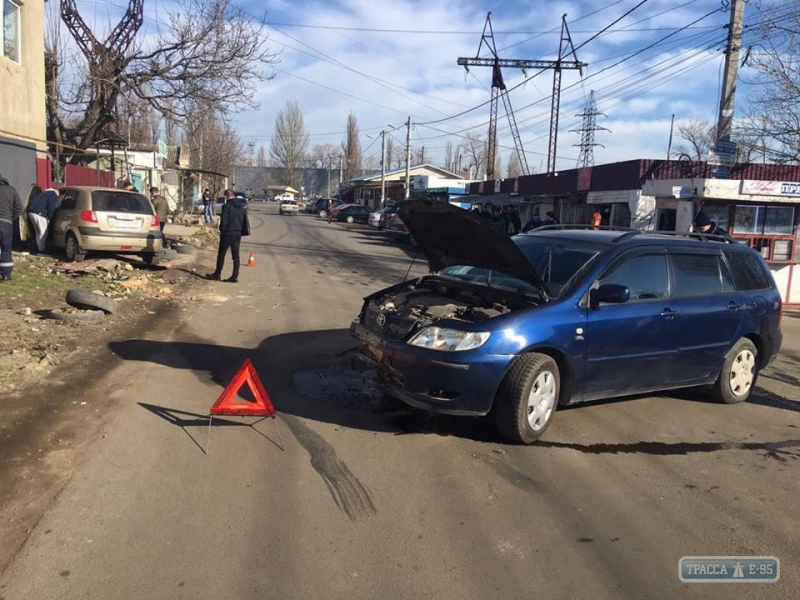 Две иномарки не смогли разминуться на Ленпоселке в Одессе