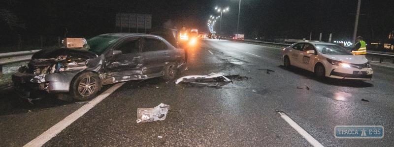 На трассе под Киевом столкнулись 20 автомобилей, много пострадавших (фото)