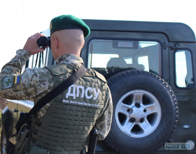 Трое мужчин попытались на автомобиле незаконно пересечь границу в Одесской области