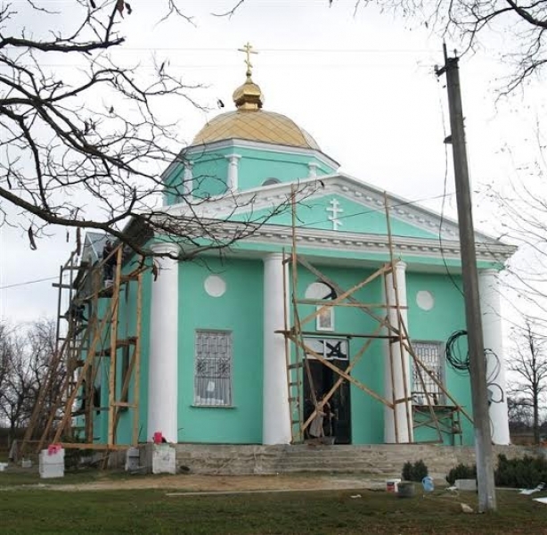 Сельский священник восстановил знаменитый храм на Одесщине, но не смог расплатиться со строителями