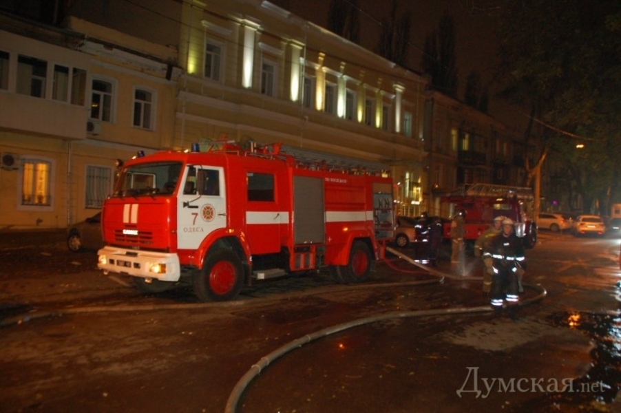 Спасатели потушили пожар в центре Одессы (фото)