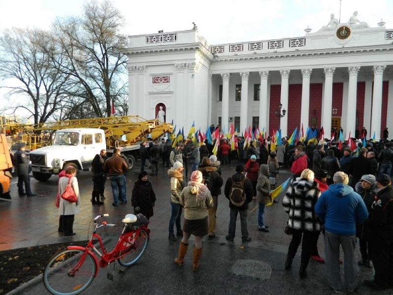 Одесситы вышли на митинг под стены мэрии (фото)