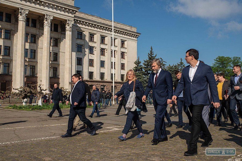 Вадим Новинский вместе с коллегами почтили память жертв одесской трагедии в Доме Профсоюзов