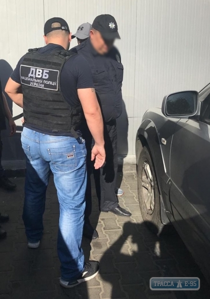 Силовики задержали высокопоставленного полицейского на глазах личного состава в Аркадии