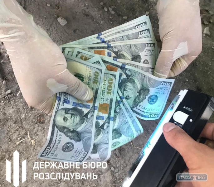 Следователи ГБР задержали полицейского, который крышевал притоны в Одессе