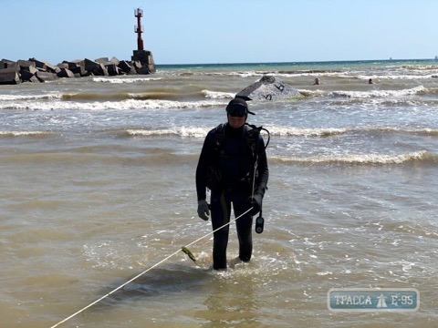 Водолазы в море под Одессой нашли тело погибшего мальчика, которого унесло волной