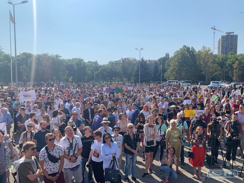 Митинг в поддержку уволенного директора Одесского худмузея Александра Ройтбурда прошел у облсовета