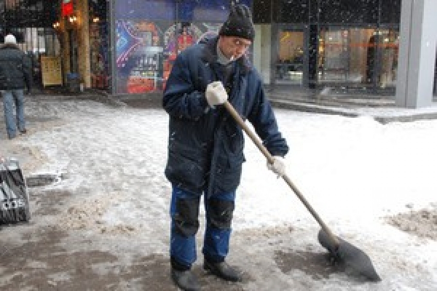 Мэрия Одессы требует от офисов и предприятий своими силами убирать снег. Иначе - штраф