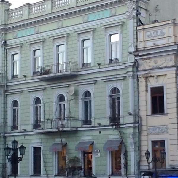 Инициалы Гурвица и Тарпана вернули на Екатерининскую площадь Одессы (фото)