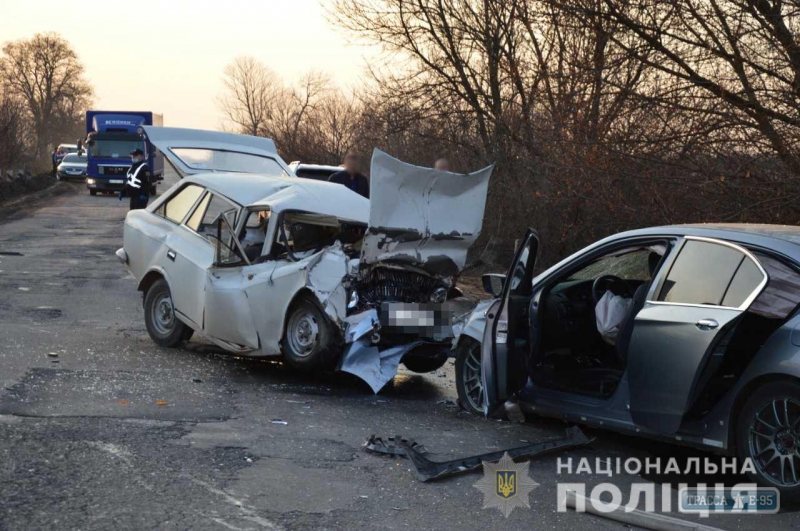 Водитель погиб и четверо человек пострадали в ДТП в Одесской области