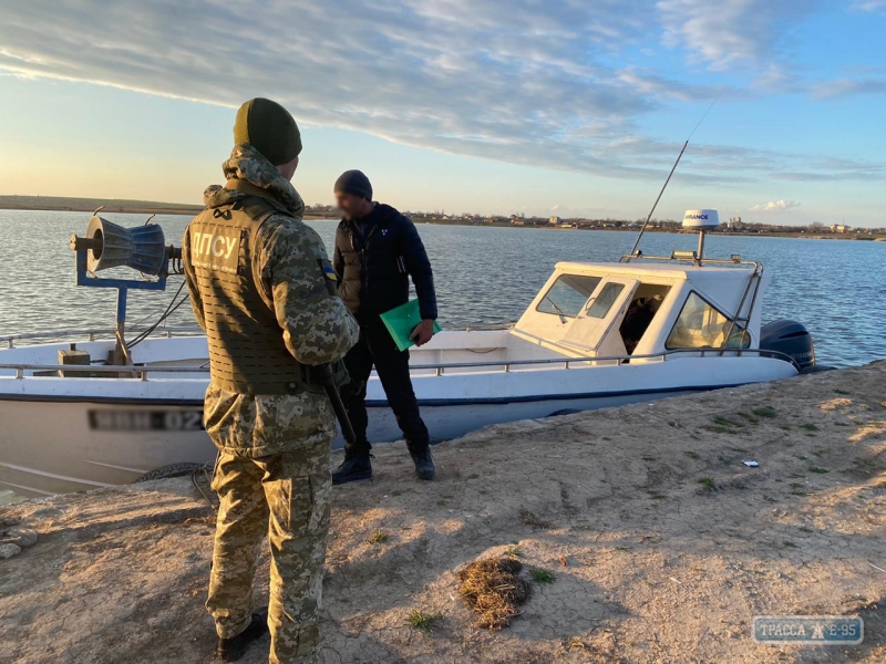 Корабль морской охраны гонялся за рыбацким катером под Одессой. Видео