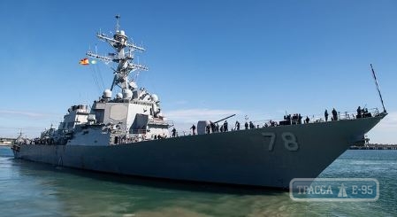 Ракетный эсминец ВМС США вошел в Черное море