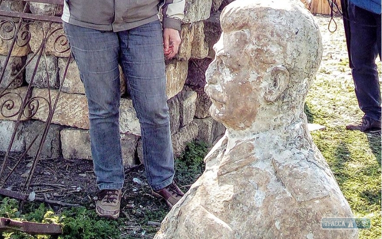 Со дна лимана в Одесской области достали бюст Сталина (фото) 