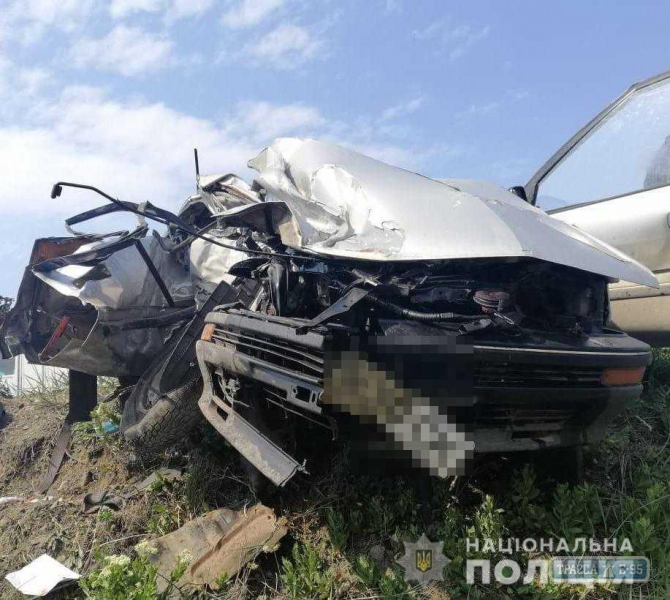 Пассажир легкового автомобиля погиб при лобовом столкновении машины с грузовиком в Одессе