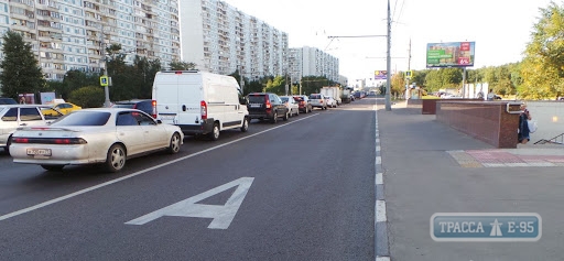 Таксисты получили право ездить по полосе для общественного транспорта