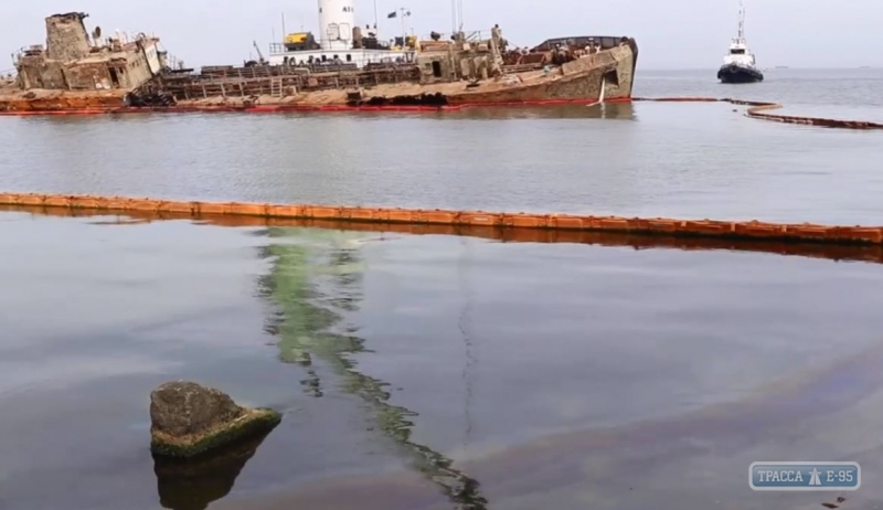 Нефтепродукты танкера Delfi загрязнили одесский пляж