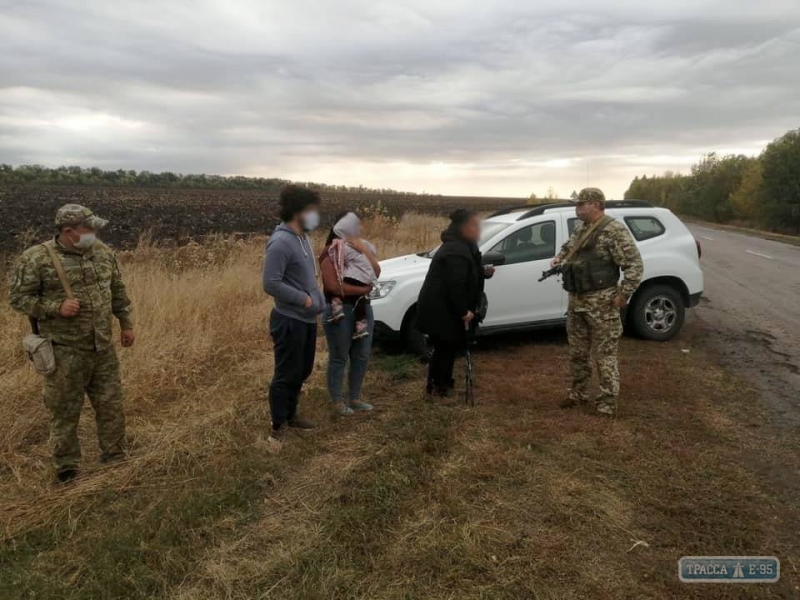 Семья афганцев без документов пробиралась пешком в Одессу к родственнику