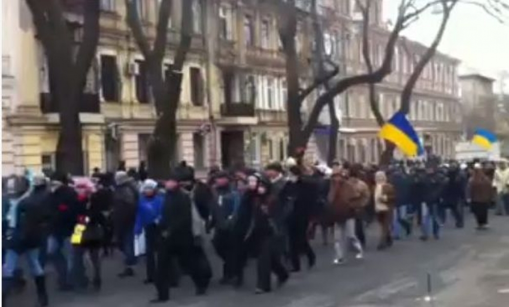 Около тысячи активистов одесского Евромайдана двинулись к зданию обладминистрации (видео)