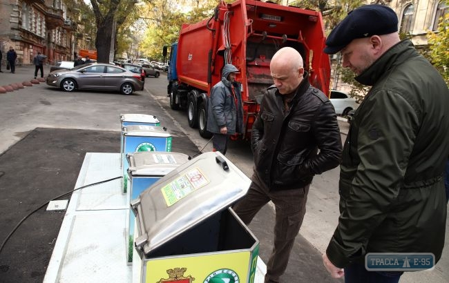 В Одессе продолжается проект по установке подземных контейнеров для сбора ТБО