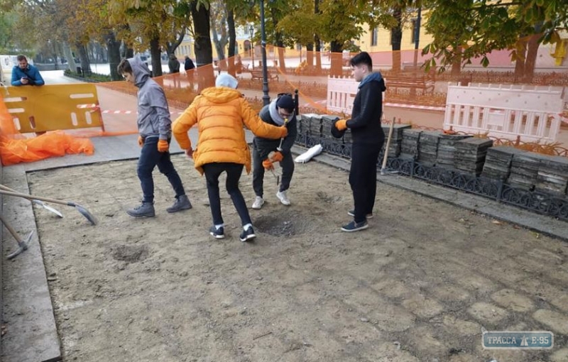 Раскопки начались на Приморском бульваре. Видео