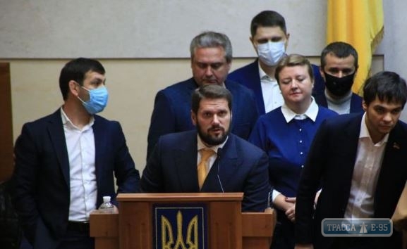 Депутаты трех партий заблокировали открытие первой сессии Одесского облсовета. Видео