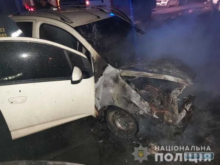 Автомобиль сгорел ночью в Одессе