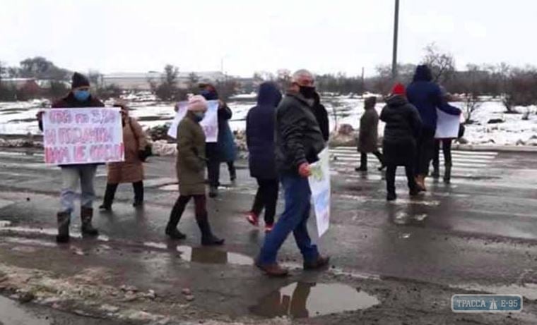 Участники акции протеста перекрыли трассу в Одесской области 