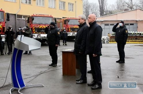 Одесские спасатели получили новые пожарные автомобили и снаряжение