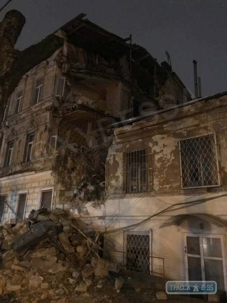 Обрушение дома произошло ночью в центре Одессы. Видео
