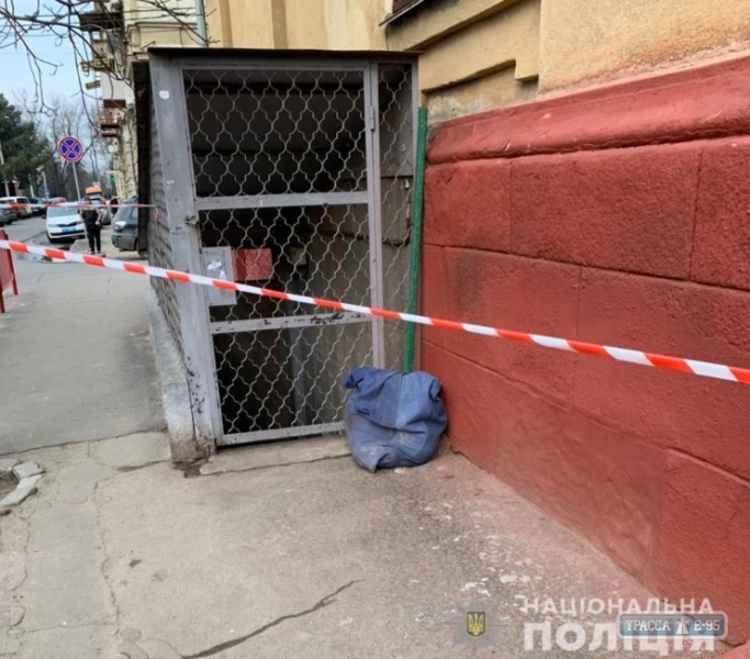Труп женщины лежал в мешке возле одесской школы