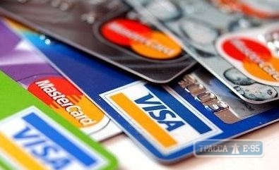 Приватбанк, Монобанк и еще 5 банков начали автоматически взыскивать долги со счетов