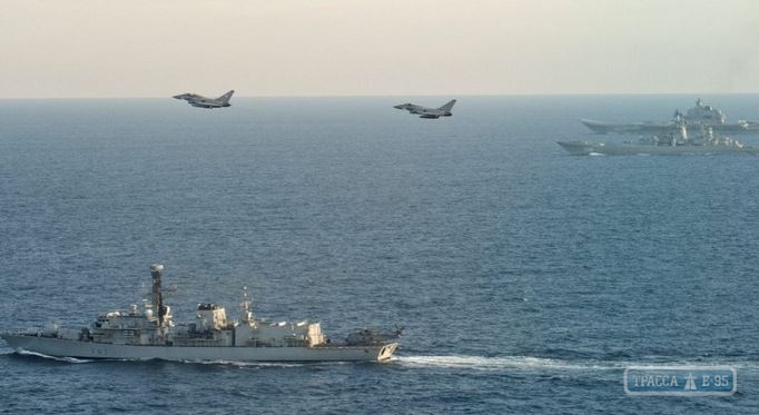 Британия направит два военных корабля в Черное море - Times
