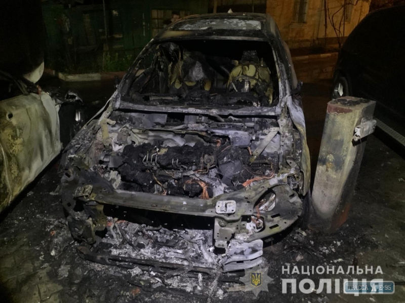 Неизвестные подожгли автомобиль экс-прокуратора в Одессе