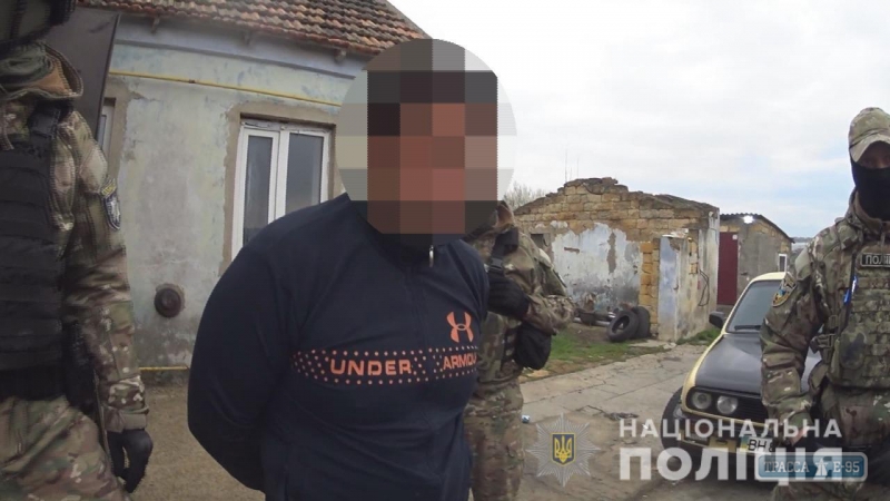 28-летний житель Одесского района два года запугивал и насиловал 11-летнюю девочку
