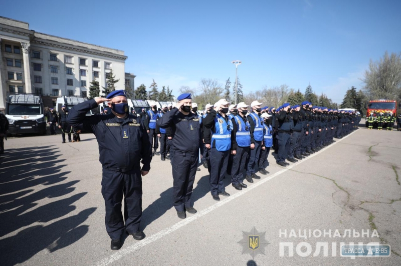 Более 2,5 тыс. правоохранителей вышли на улицы Одессы
