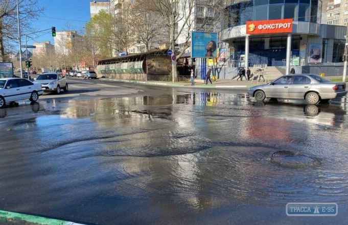 Авария оставила часть Черноморска без водоснабжени. Видео